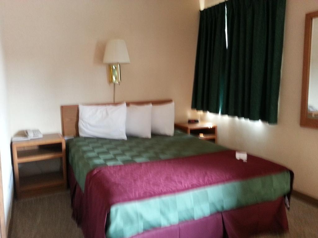 Mid Town Motel Грейт-Фолс Номер фото