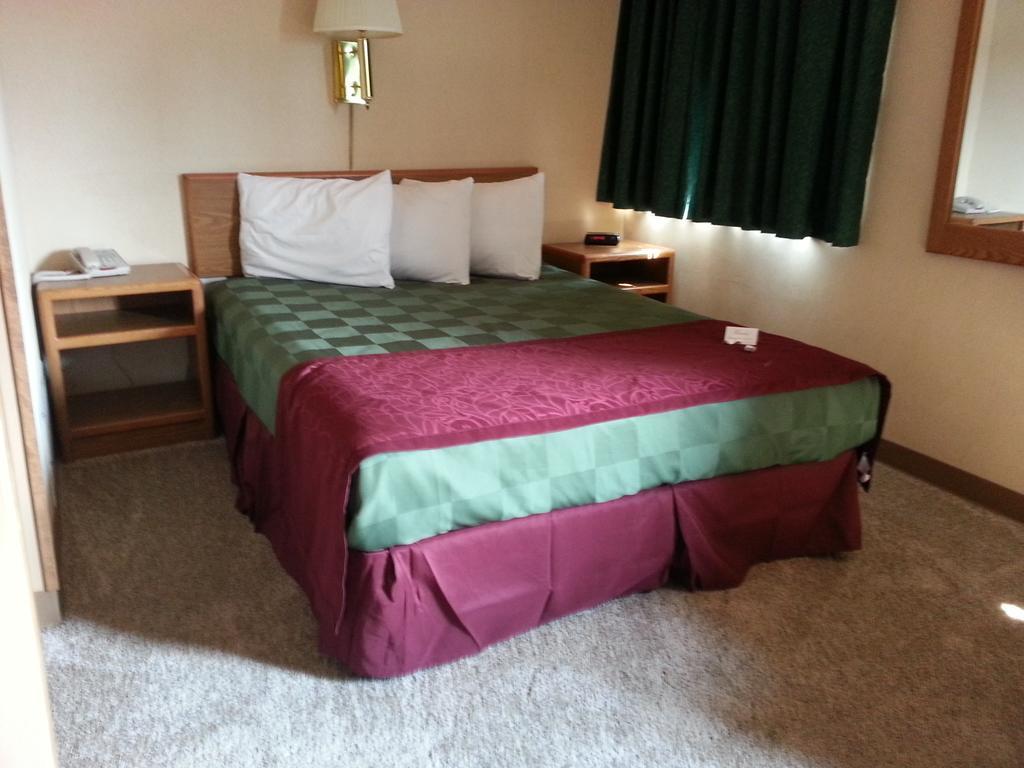 Mid Town Motel Грейт-Фолс Экстерьер фото